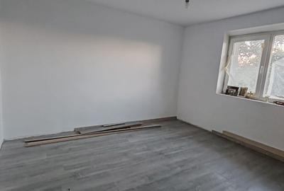 Imobil compus din casa si 1800mp teren in Suburbia Brodoc, judet Vaslui - 2