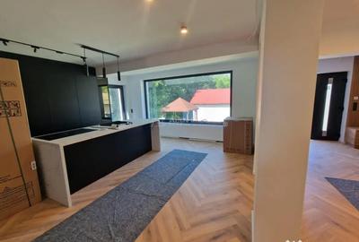 Casă cu 6 camere cu Teren 1400 Mp în Central - 13