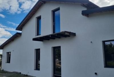 Casă individuală cu 5 camere cu Teren 425 Mp în Măgureni - 1