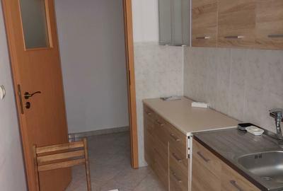 Garsonieră decomandată în Central - 2