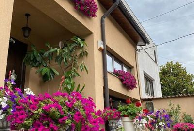 Casă cu 7 camere cu Teren 428 Mp în Central