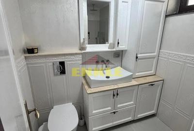 De inchiriat apartament 3 camere zona ?colii 7 - 8