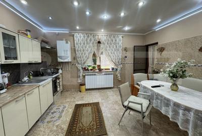Casă cu 5 camere cu Canalizare în Central - 5