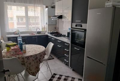 Apartament cu 3 camere decomandat în Sânpetru - 2