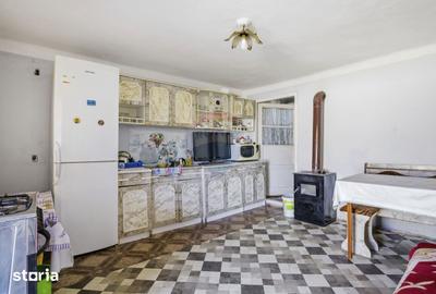 Casă cu 3 camere cu Teren 1439 Mp în Secusigiu - 1