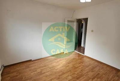 Apartament cu 4 camere decomandat în Est