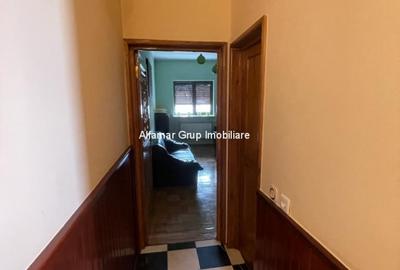 Casă cu 7 camere cu Canalizare în 13 Septembrie - 19