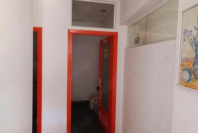 Casă cu 10 camere în Central - 2