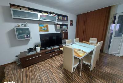 Apartament cu 2 camere decomandat în Micro 6 - 11