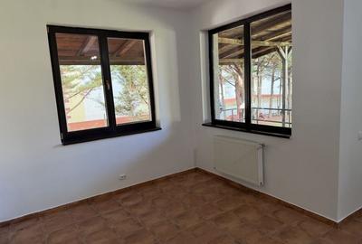Casă cu 4 camere în Ștefănești