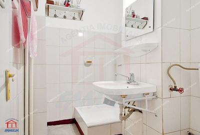 Apartament cu 4 camere decomandat în Micro 17 - 9