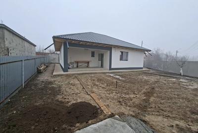 Vand casa Sendreni! Zona Buna! Toate utilitatile! - 1