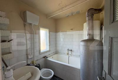 Casă cu 3 camere cu Canalizare în Central - 1