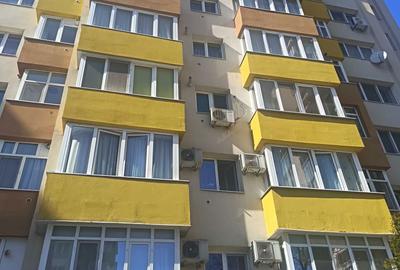 Apartament cu 3 camere decomandat în Exterior Vest