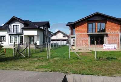 Casa la rosu de vanzare in Satulung