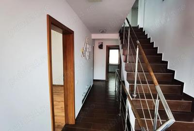 Casă cu 6 camere cu Teren 360 Mp în Năvodari - 1