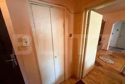 Apartament cu 2 camere semidecomandat, mobilat în Micro 4 - 5
