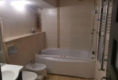 Apartament cu 3 camere în Central - 1
