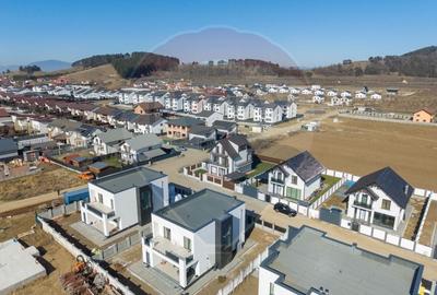 Casă cu 9 camere cu Teren 501 Mp în Hărman - 36