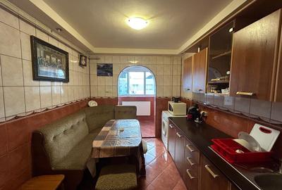 Apartament cu 3 camere semidecomandat, mobilat în Titan - 6
