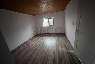 Casă cu 3 camere cu Teren 21984 Mp în Făgetu - 2