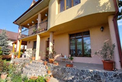 Casă cu 5 camere cu Teren 576 Mp în Roman - 1