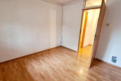 Inchiriez apartament 3 camere nemobilat zona Micalaca - ID : RH-43738 - 1