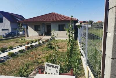 Casă cu 3 camere cu Teren 1300 Mp în Bercu Roșu - 1