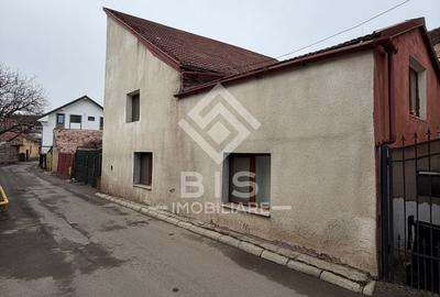 Casă individuală cu 4 camere cu Canalizare în Central - 1