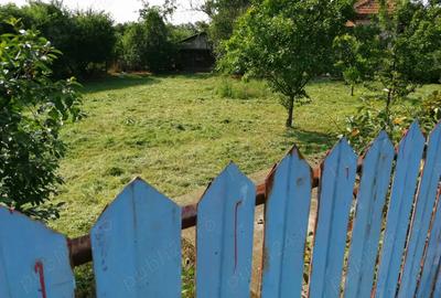 Teren intravilan de vanzare pe care se afla o casa batraneasca - 12