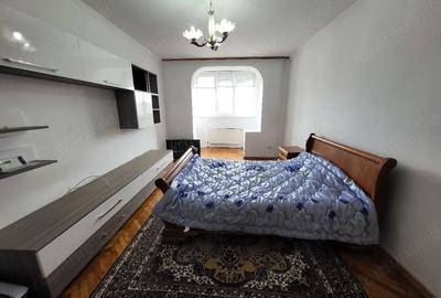 Apartament cu 3 camere decomandat în P-ța Victoriei - 1