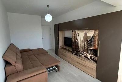 Garsonieră decomandată în Titan