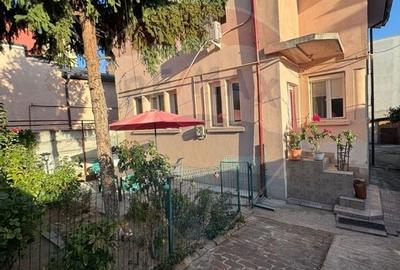 Casa / Vila cu 3 camere de vanzare in zona Central - 1
