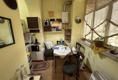 Vand apart.2 camere central,parter inalt, str.Cozia,langa biserica Evrei si scoala gen.,st.114 mp. - 2