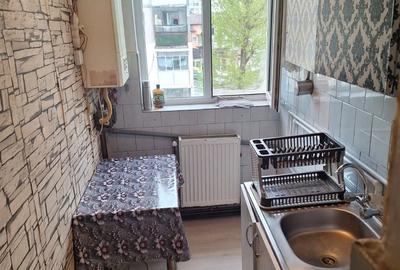 Apartament cu 2 camere semidecomandat în Micro 6 - 4