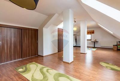 Casă cu 7 camere cu Garaj în Central - 15