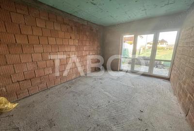 Casă cu 5 camere cu Canalizare în Cristian - 4