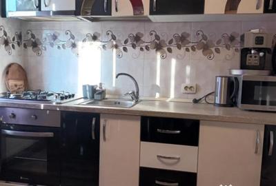 Apartament cu 4 camere decomandat în Central - 1