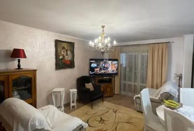 Apartament cu 3 camere decomandat în Republicii