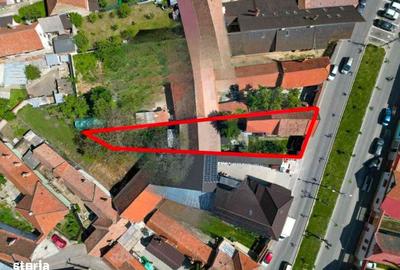 Casă cu 10 camere cu Teren 800 Mp în Central - 13