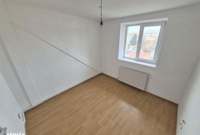 Apartament cu 3 camere decomandat în Spitalul Județean - 11