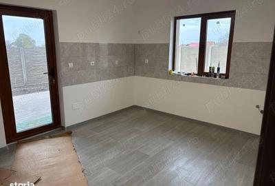 Casă cu 4 camere cu Teren 470 Mp în Sânmihaiu Român - 4