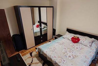 Apartament cu 3 camere decomandat în Sud