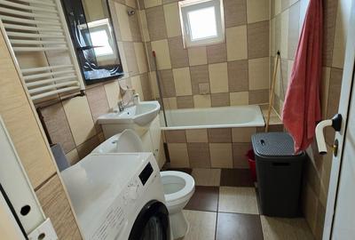 Micro 4 Targoviste, inchiriere apartament 3 camere, etaj 3/4 - 5