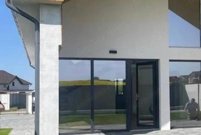 Casă cu 4 camere cu Teren 400 Mp în Central