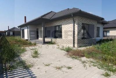 Casă cu 4 camere cu Teren 620 Mp în Jucu - 2