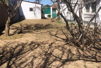 Casă cu 4 camere cu Teren 420 Mp în Central - 1