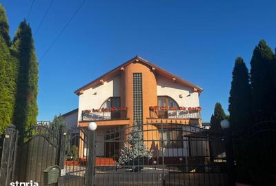 Casă cu 5 camere cu Teren 1250 Mp în Central - 1