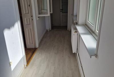 Casă cu 4 camere cu Teren 30 Mp în Central - 7