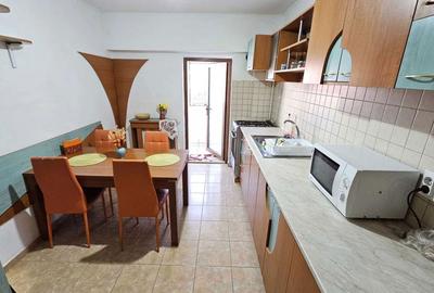 Apartament cu 3 camere decomandat în Traian - 3